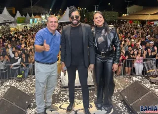 Segunda noite da Festa dos 64 Anos de Lajedão reúne multidão e emociona público com Silvanno Salles