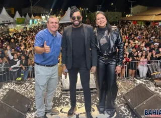 Segunda noite da Festa dos 64 Anos de Lajedão reúne multidão e emociona público com Silvanno Salles
