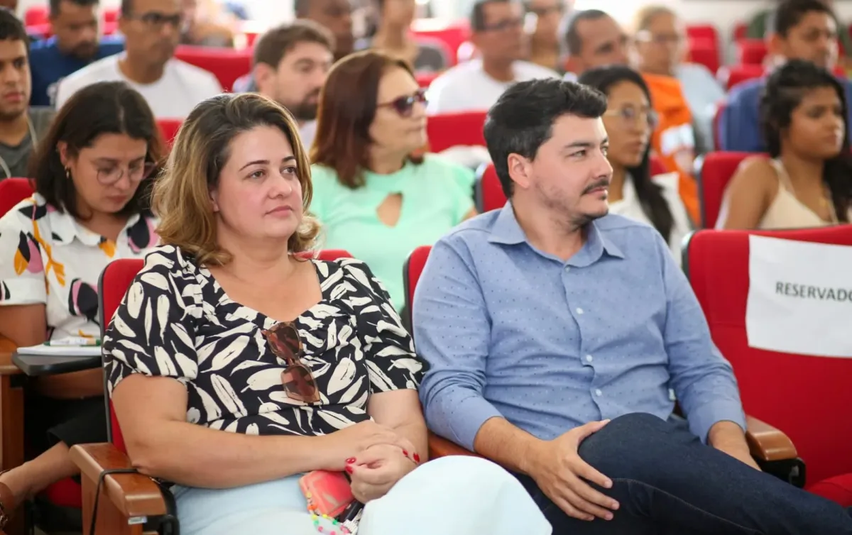 Jovem itamarajuense Henrique Peixoto recebe medalha de Honra ao