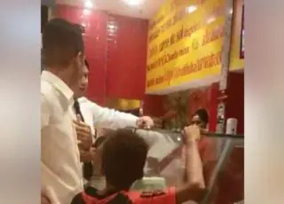 Segurança tenta impedir jovem de comprar almoço para criança em shopping e vídeo viraliza na internet