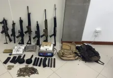 Seis fuzis, uma submetralhadora e 10 kg de pasta-base de cocaína são apreendidos em bunker na Bahia
