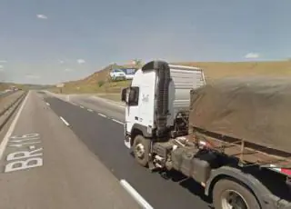 Seis pessoas morrem em acidente entre carro e carreta na Dutra