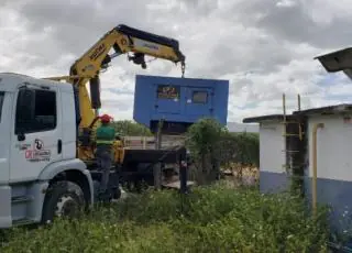 Sem receber – Empresário retira geradores da Clínica Municipal e da Vigilância que ele havia alugado para Prefeitura de Mucuri por falta de pagamento