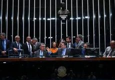 Senado aprova projeto que autoriza spray de pimenta para defesa pessoal para mulheres