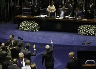 Senado avalia substituir por domiciliar prisão preventiva de lactantes