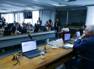 Senadores discutem ritmo de tramitação da PEC do fim da escala 6x1