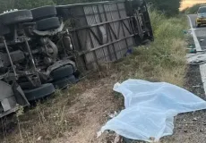 Sete morrem após ônibus com equipe de basquete sair da pista e capotar no Ceará