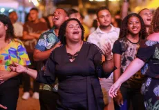 Show Gospel - Emoção e lágrimas marcam o encerramento das comemorações do aniversário de Teixeira de Freitas 