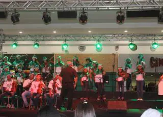 Sicoob realiza 9ª Cantata de Natal no Shopping Pátio Mix em Teixeira