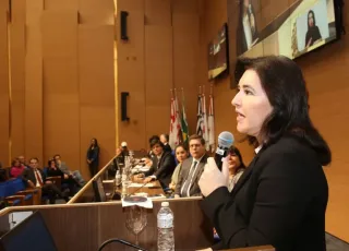 Simone Tebet quer o fim da reeleição e do orçamento secreto