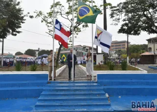 Sob chuva e emoção, Teixeira de Freitas celebra a Independência do Brasil com grande desfile cívico