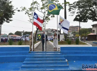 Sob chuva e emoção, Teixeira de Freitas celebra a Independência do Brasil com grande desfile cívico