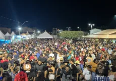Sol nasceu e a festa não parou: Lajedão vive madrugada histórica com praça lotada e grandes shows na 2ª noite da Festa do Gado Forte