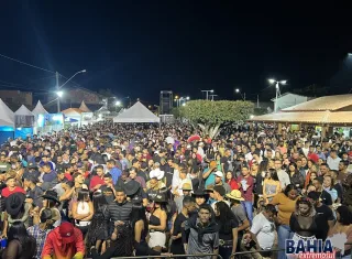 Sol nasceu e a festa não parou: Lajedão vive madrugada histórica com praça lotada e grandes shows na 2ª noite da Festa do Gado Forte