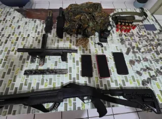 Submetralhadora e espingarda são apreendidas em operação policial em Belmonte