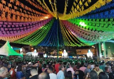 Sucesso de público marca a segunda noite do 36º Arraiá do Água Fria em Medeiros Neto