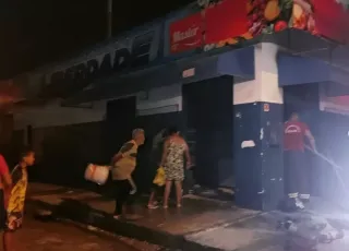 Vídeo - Supermercado é atingido por incêndio no Liberdade I em Teixeira de Freitas