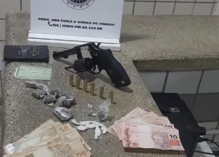 Suspeito de colocar fogo em ônibus na cidade de Itamaraju é preso  pela PM  com arma e drogas 