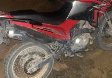 Suspeito de furto é detido com moto roubada após ser contido por populares em Guaratinga