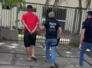 Suspeito de roubar e extorquir vítimas com arma de fogo é preso em Eunápolis