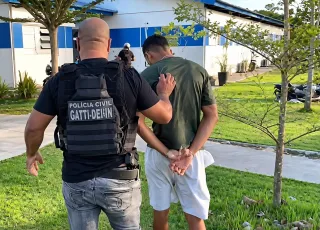 Suspeito de roubar joias, relógio e celular de família em Eunápolis é preso em Porto Seguro