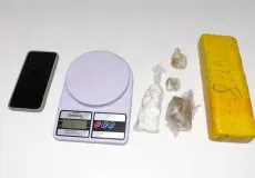 Suspeito de tráfico é preso com drogas e balança em Caravelas