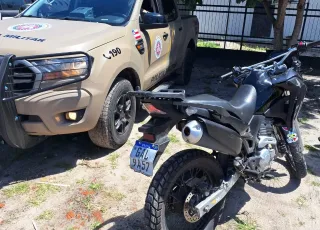  Suspeito é preso com motocicleta adulterada em operação da PRE na rodovia que liga Prado a Itamaraju