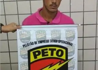 Suspeito é preso pelo PETO com drogas dentro do cemitério em Medeiros Neto