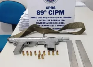 Suspeito foge ao ver viatura e deixa submetralhadora para trás, em Itabatã 