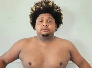 Suspeito ligado a facção criminosa morre em confronto com a polícia no “Beco da Tia” em Porto Seguro