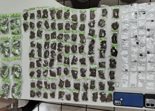 Suspeito tenta fugir da PM, mas é preso com grande quantidade de drogas em Posto da Mata