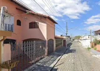 Suspeitos assaltam casa em SP e ameaçam de atear fogo em família