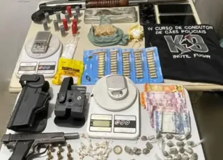 Suspeitos de tráfico de drogas são presos, armas e grande quantidade de drogas são apreendidas em Santa Cruz Cabrália