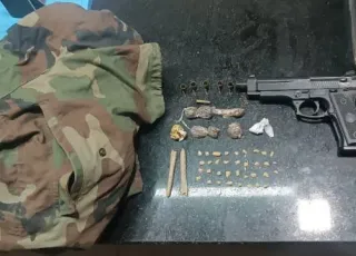 Suspeitos fogem após confronto com a PM e deixam drogas e simulacro para trás em Eunápolis