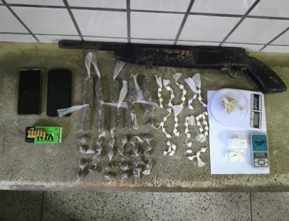 Suspeitos são presos com drogas e arma durante patrulhamento na BA-290, em Alcobaça