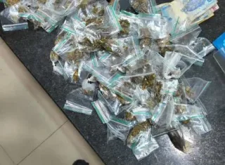 Suspeitos tentam fugir, mas acabam presos com drogas em Itabela