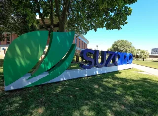 Suzano projeta retirar 200 mil pessoas da linha da pobreza  até 2030   e reforça compromissos  socioambientais