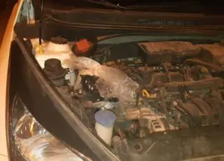 Taxista é preso com pasta base de cocaína em motor de carro na BR 101