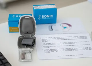 Teixeira de Freitas amplia atendimento especializado com entrega de aparelhos auditivos para 21 municípios