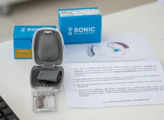 Teixeira de Freitas amplia atendimento especializado com entrega de aparelhos auditivos para 21 municípios