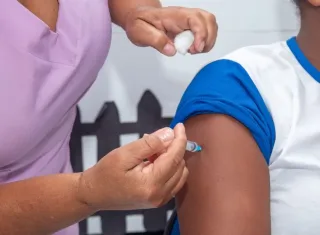 Teixeira de Freitas amplia cuidados com gestantes ao incorporar vacina contra Vírus Sincicial Respiratório no SUS