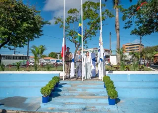 Teixeira de Freitas comemora 41 anos com emocionante Ato Cívico na Praça da Prefeitura