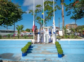 Teixeira de Freitas comemora 41 anos com emocionante Ato Cívico na Praça da Prefeitura