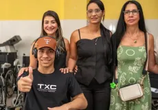 Teixeira de Freitas entrega cadeiras de rodas a usuários do CER IV e Oficina Ortopédica