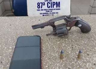 Teixeira de Freitas - PM prende homem e apreende revólver escondido em construção 
