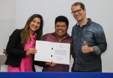 Teixeira de Freitas - Secretaria de Habitação realiza a entrega de títulos dominiais para moradores do bairro Liberdade II