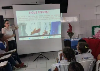 Teixeira - Programa Saúde na Escola orienta estudantes sobre a saúde da mulher na Escola Municipal Dom Pedro II