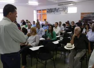 Teixeira sedia Programa Ambiente Florestal Sustentável; autoridades e representantes das principais empresas de base florestal, compareceram