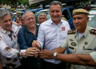 Temóteo Brito acompanha o governador Rui Costa em Medeiros Neto que anuncia licitação para BA 290