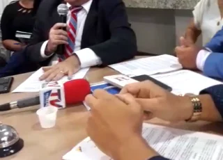 Temóteo Brito suspende aulas em Teixeira de Freitas e toma outras providências.